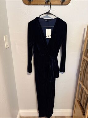 slim fit dress slacks ZARA. Black printed wrap midi dress. XS  Hibuy market